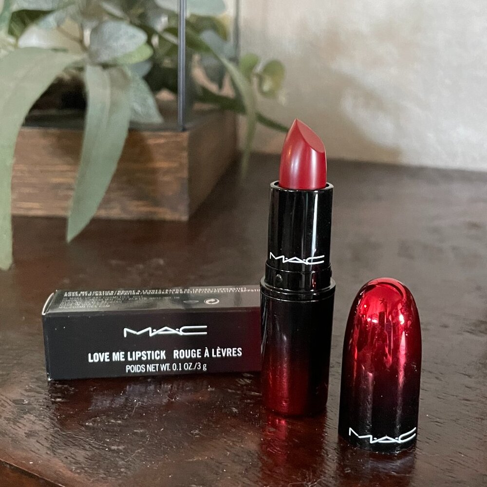 NIB MAC Cosmetics, Love Me Lipstick - # 423 E for Effortless 3g/0.1oz